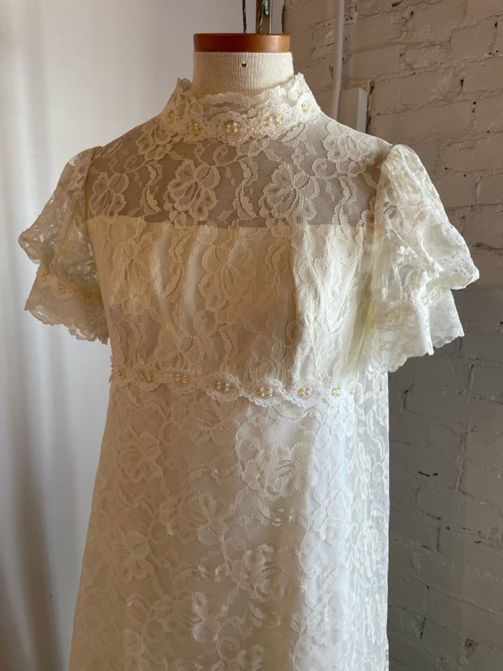 1960s Empire Waist Lace Wedding Gown - Picture 4 of 6